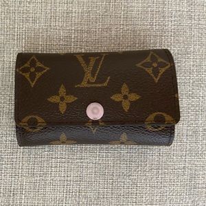 Louis Vuitton 6 key holder